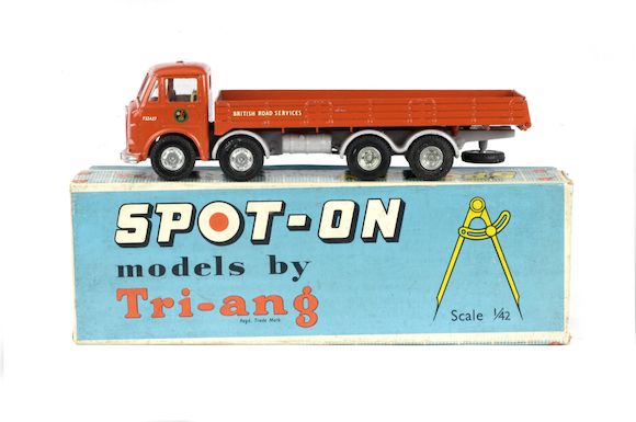 A boxed Tri-ang Spot-On 110/3D AEC Mammoth Major 8, with Flat Float