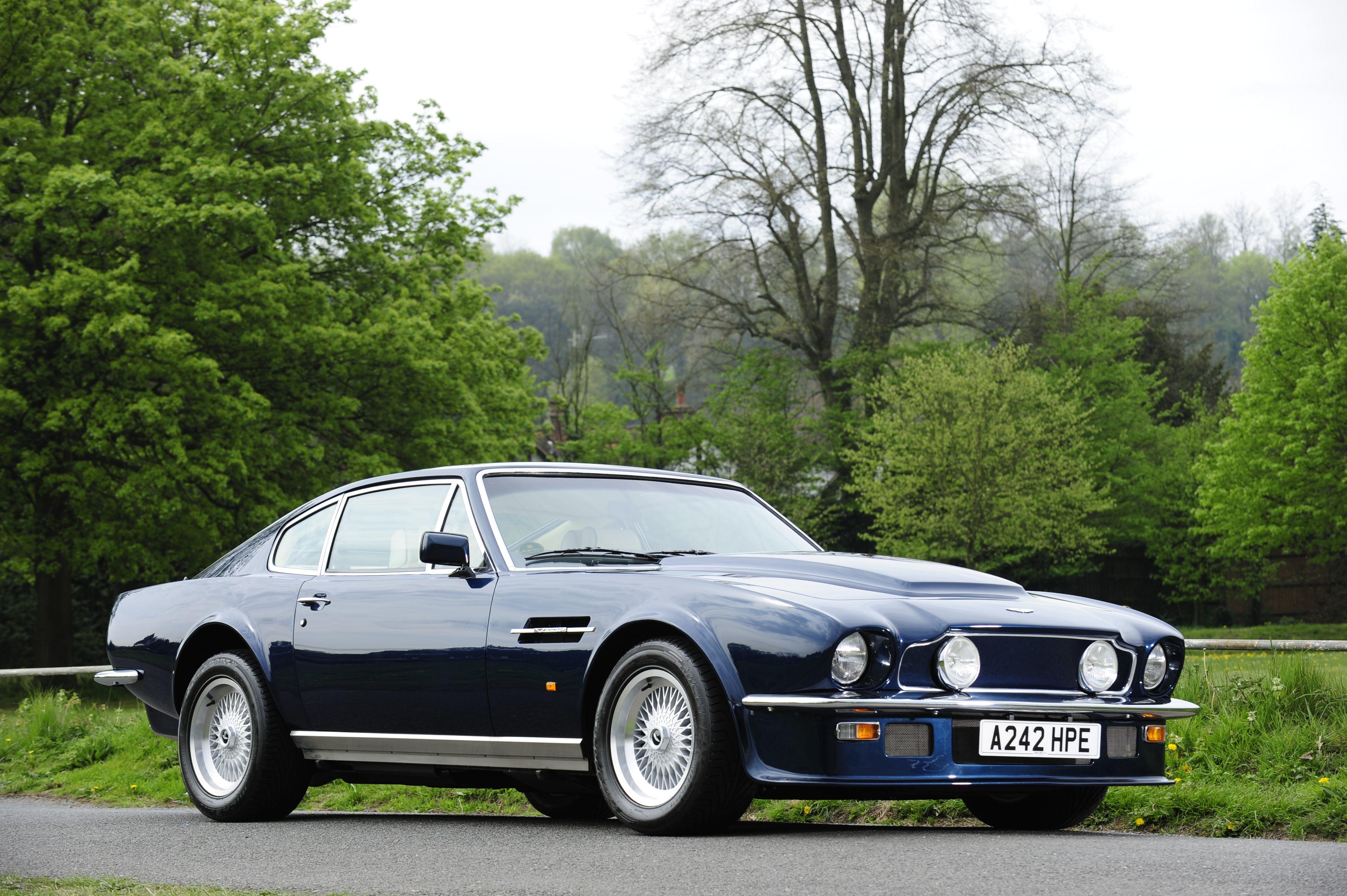 Those cars. Aston Martin v8 Vantage 1977. Aston Martin v8. Астон Мартин вантаж 1977. Aston Martin v8 Vantage.