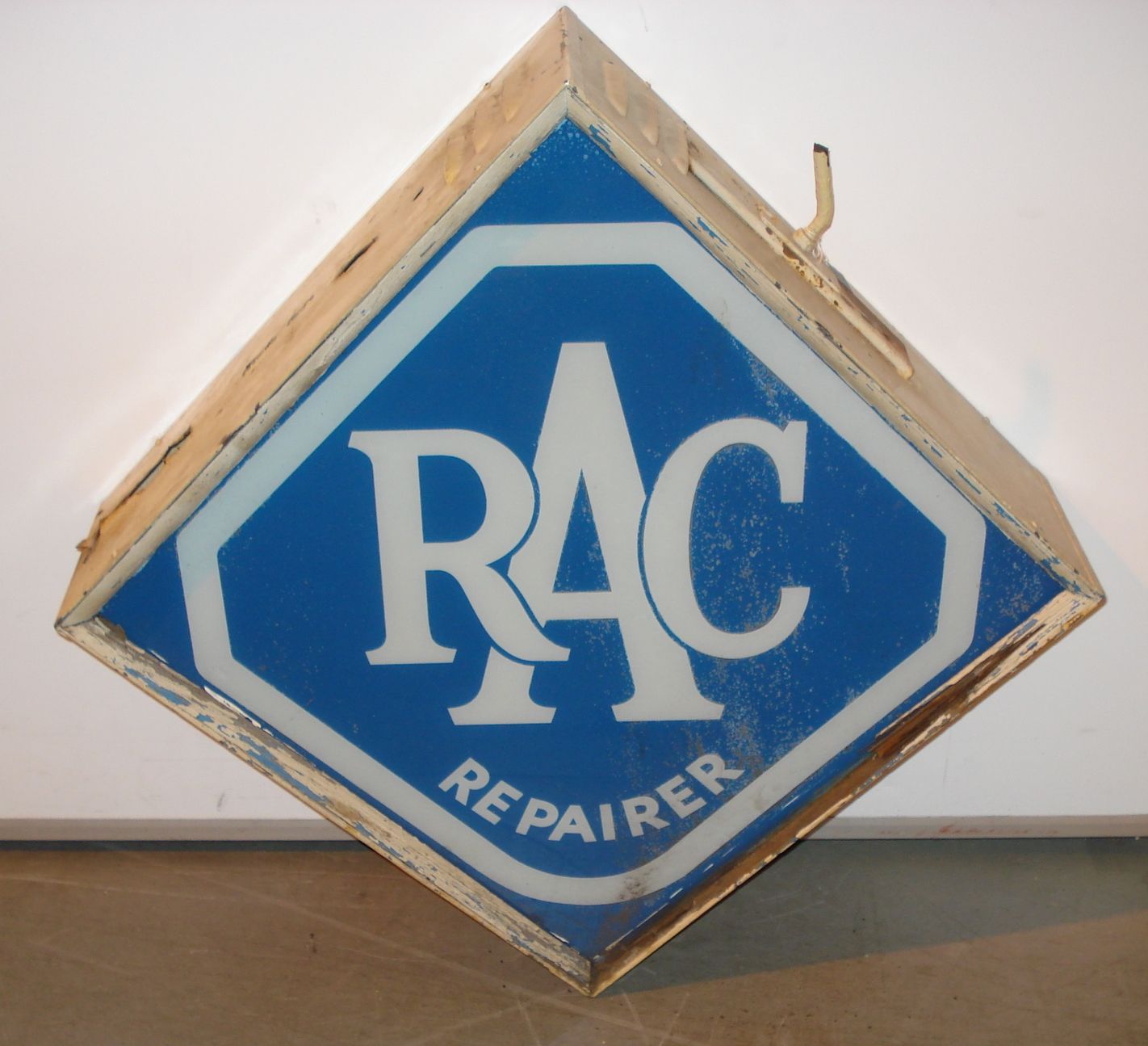 Bonhams Cars : An RAC Repairer illuminated sign,
