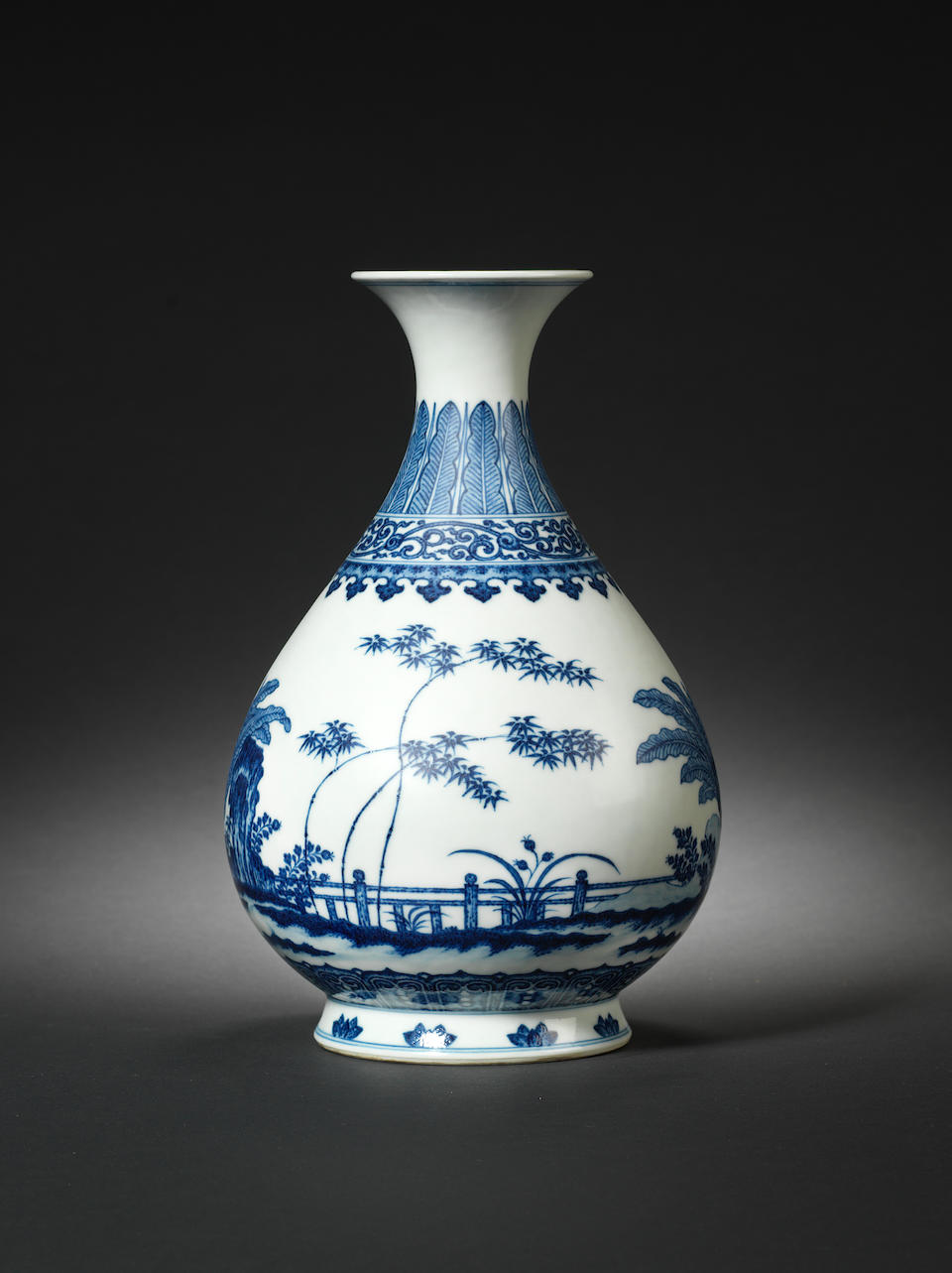 Bonhams : A very fine Ming-style blue and white vase, yuhuchunping ...