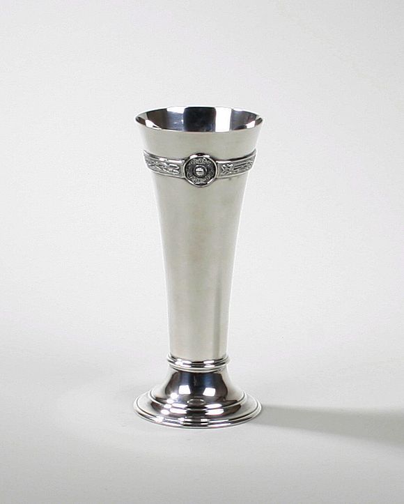 Bonhams A modern Irish silver vase West & Son, Dublin 1925