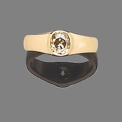 A diamond single stone ring