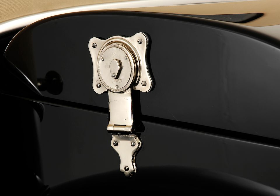 https://images1.bonhams.com/image?src=Images/live/2010-12/01/8185012-1-13.jpg&width=960