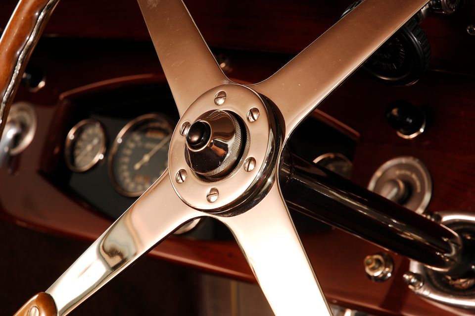 https://images1.bonhams.com/image?src=Images/live/2010-12/01/8185012-1-16.jpg&width=960