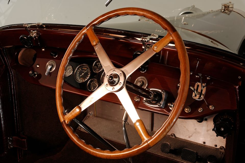 https://images1.bonhams.com/image?src=Images/live/2010-12/01/8185012-1-17.jpg&width=960