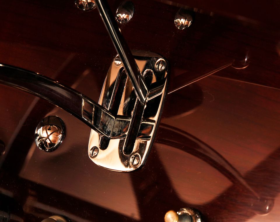 https://images1.bonhams.com/image?src=Images/live/2010-12/01/8185012-1-18.jpg&width=960