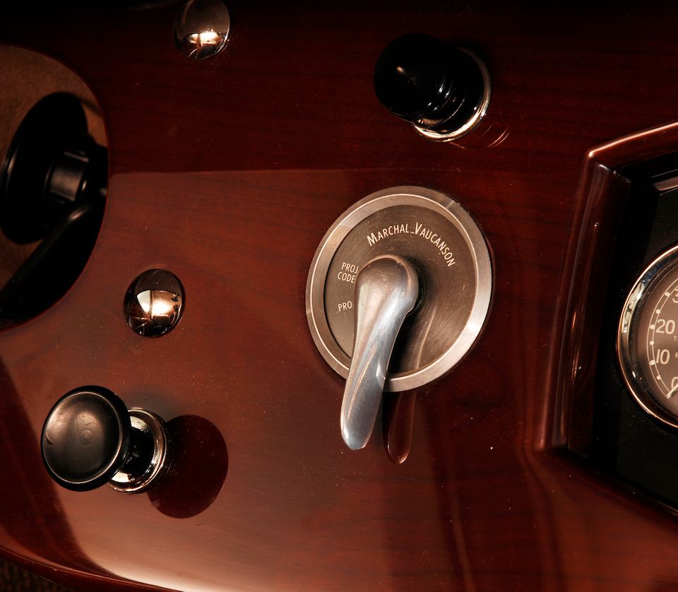 https://images1.bonhams.com/image?src=Images/live/2010-12/01/8185012-1-21.jpg&width=960