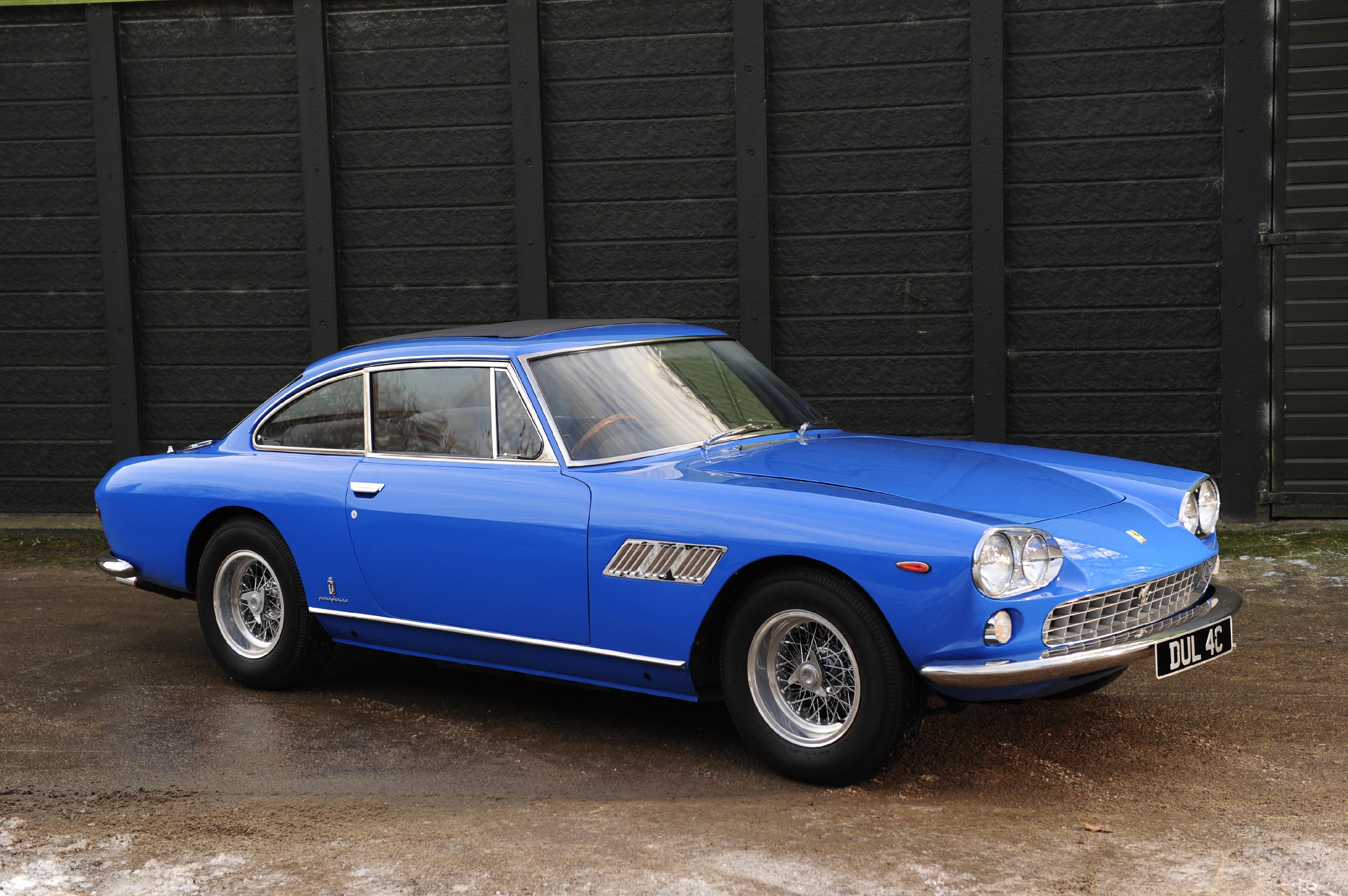 ミニカー　1/18 Ferrari 330 GT 2+2 Open Roof Personal Car John Lennon ケース無 [BBR1834] BBR Ferrari 330 GT 2+2 closed roof John Lennon Deluxe w/case