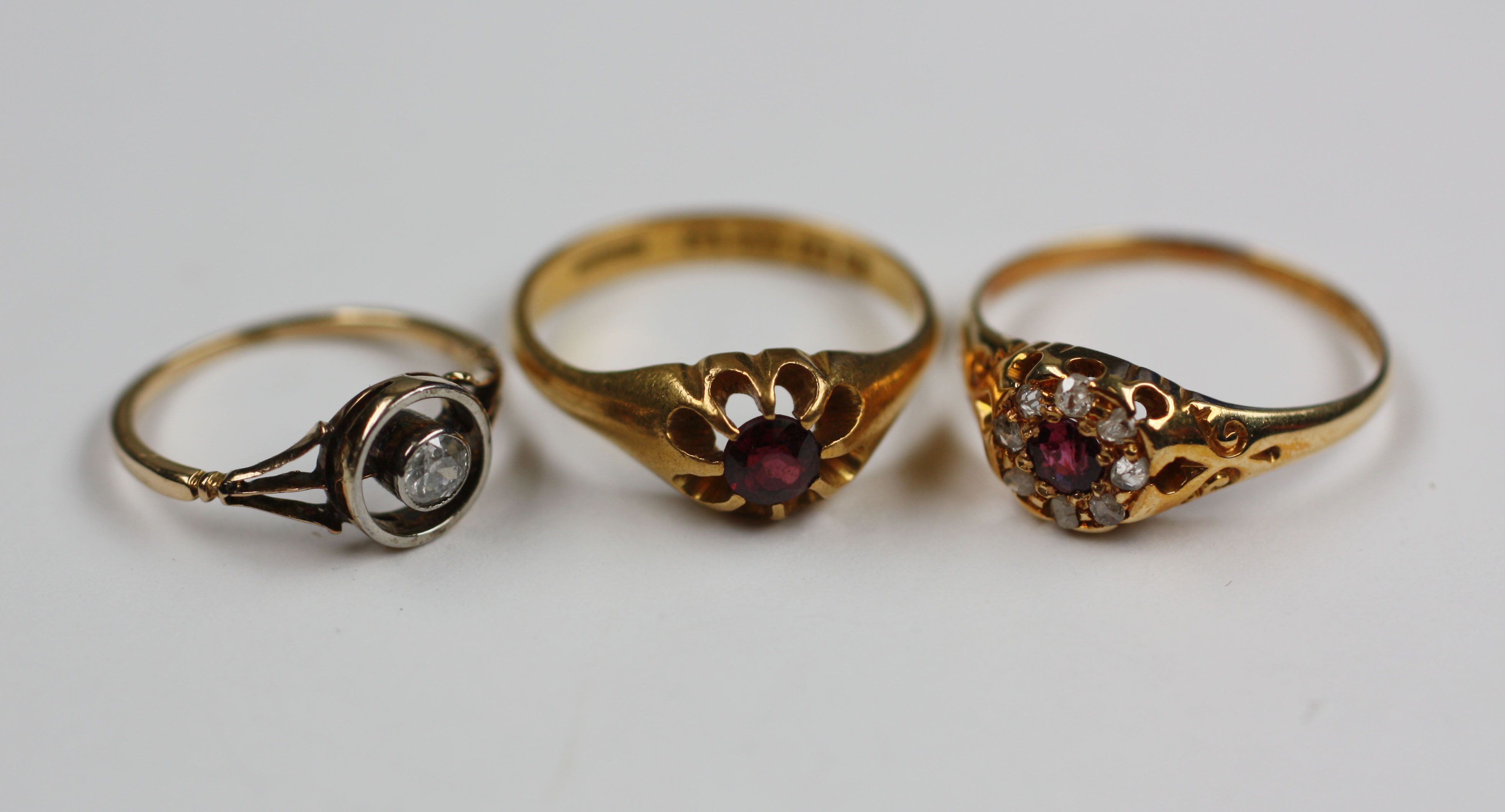 Three gem set rings, (3)