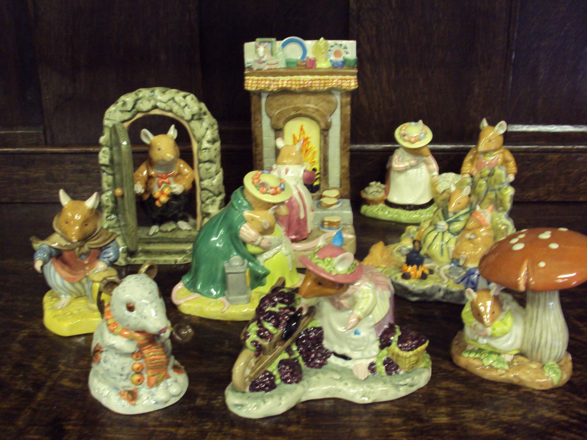 Bonhams : A collection of Royal Doulton Brambly Hedge figurines