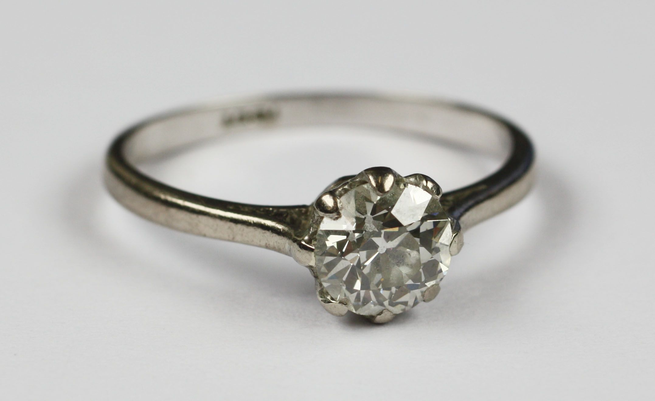A diamond single stone ring