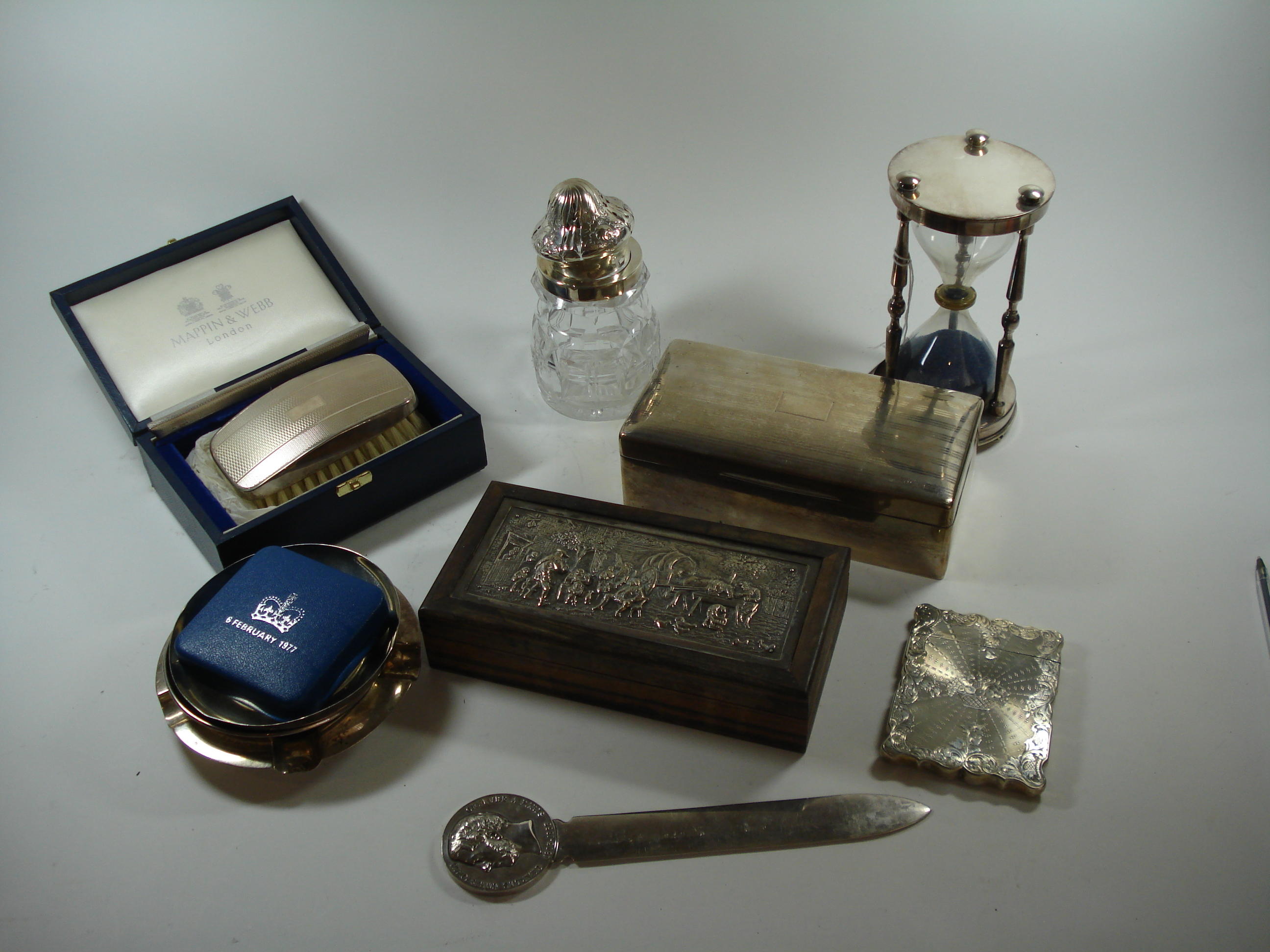 Bonhams : A collection of gentleman's silver