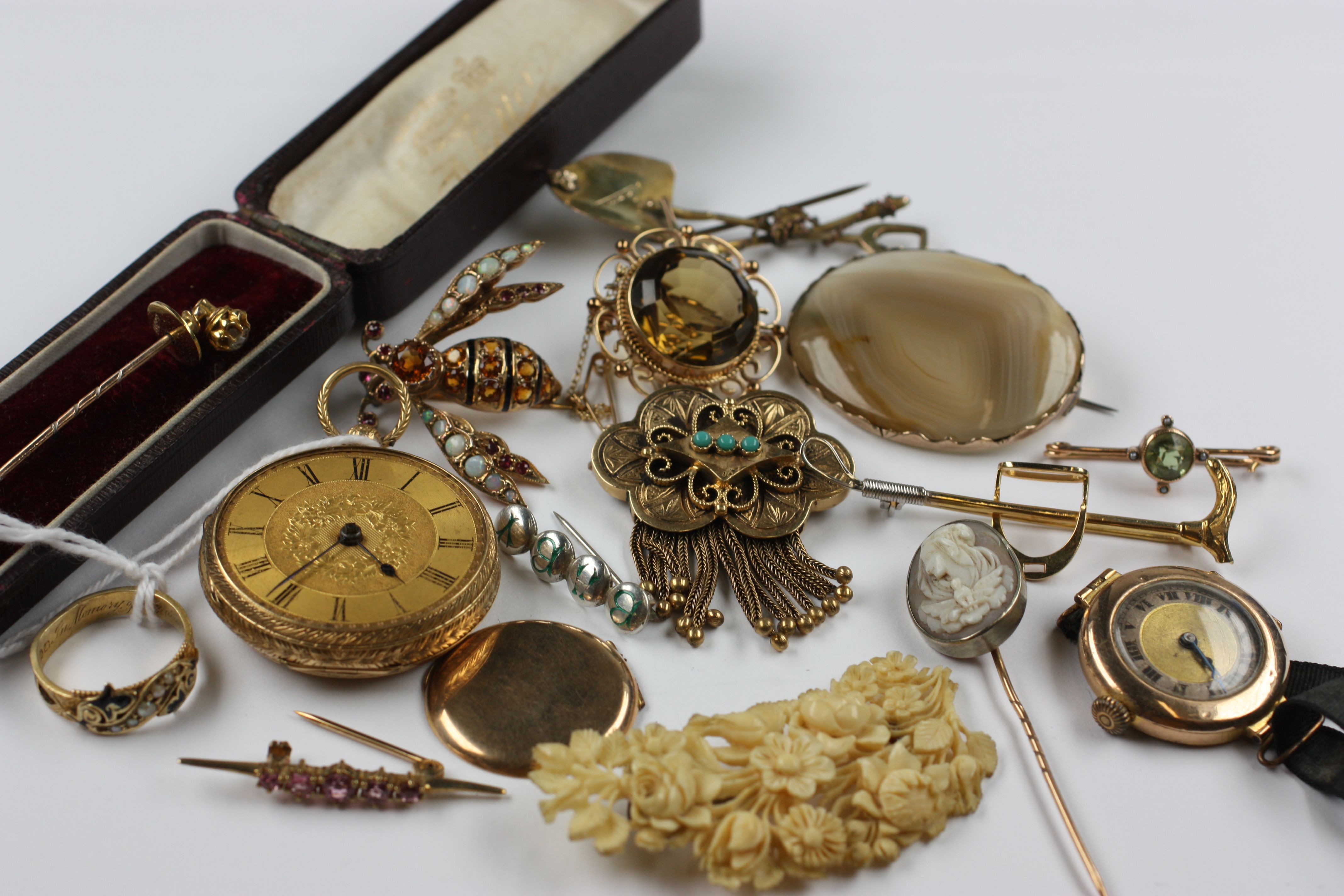 Assorted jewellery,
