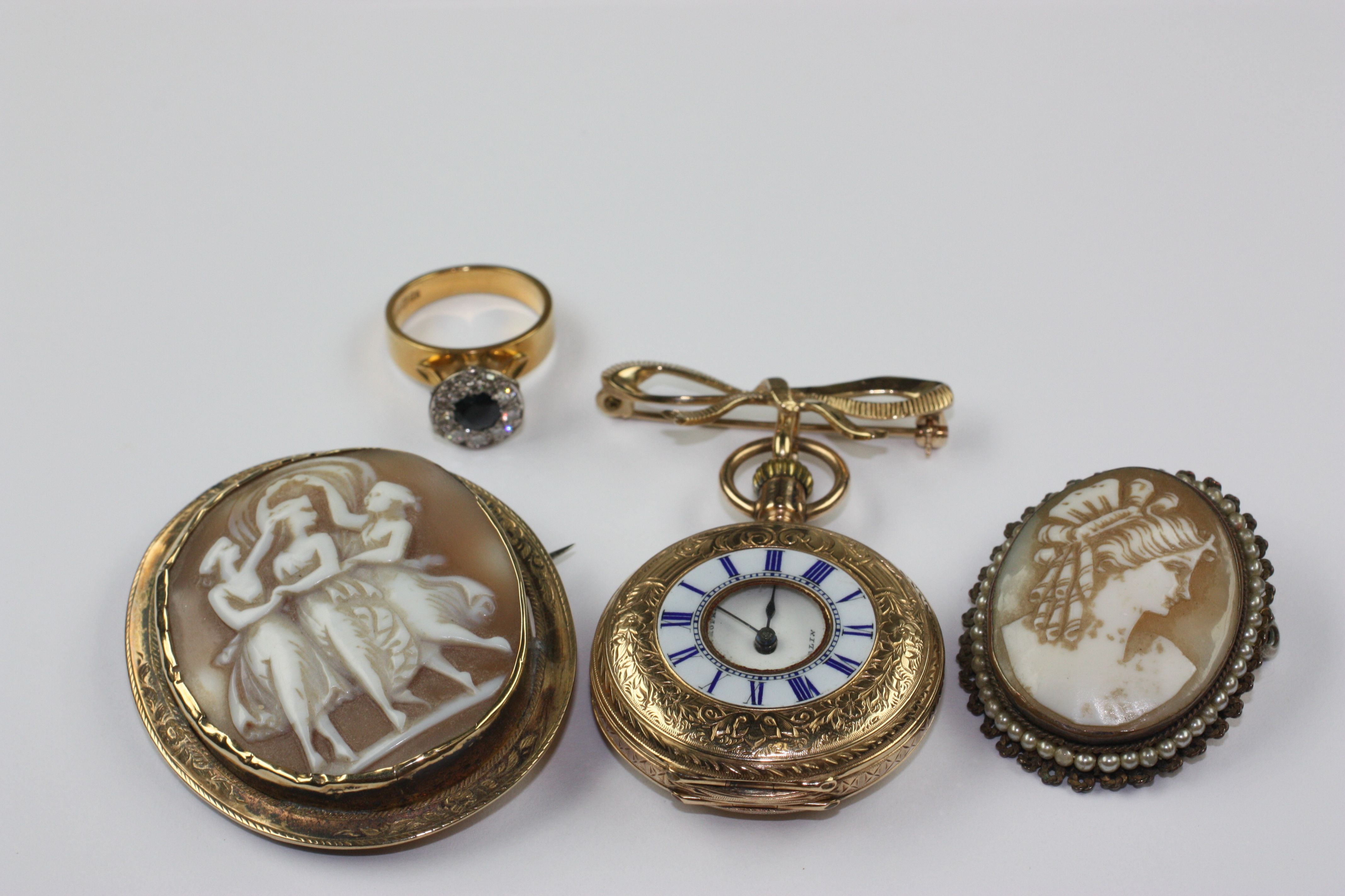 Assorted jewellery,