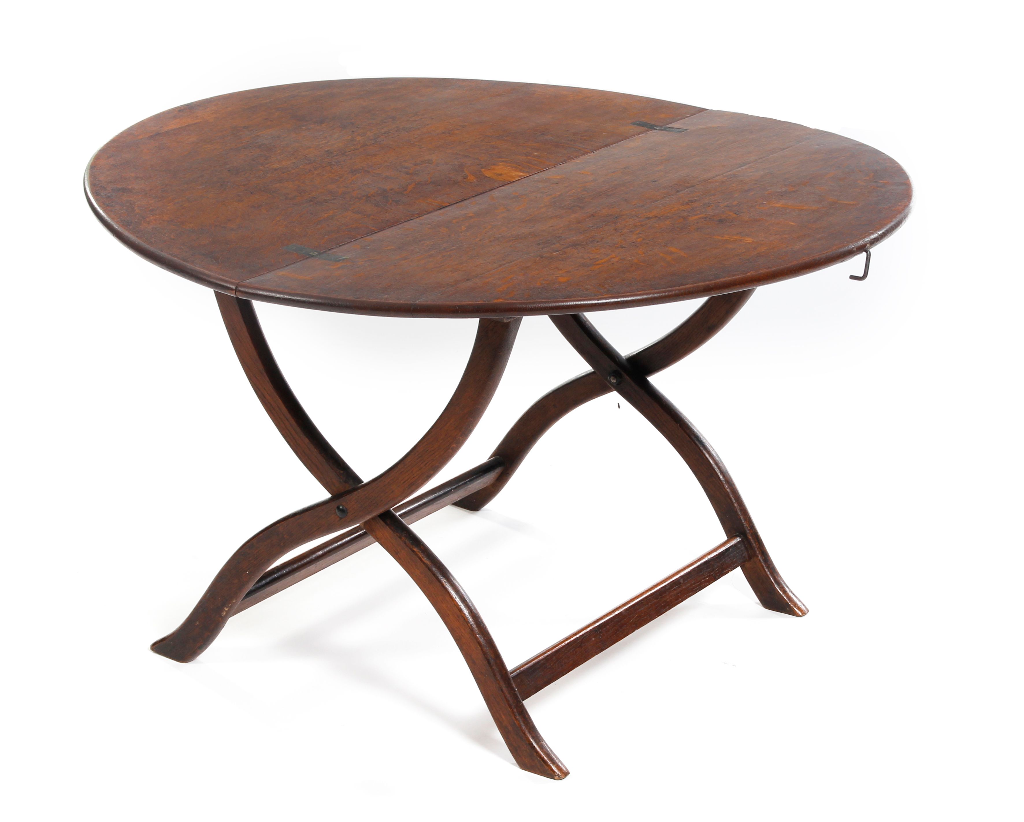 An oak coaching table