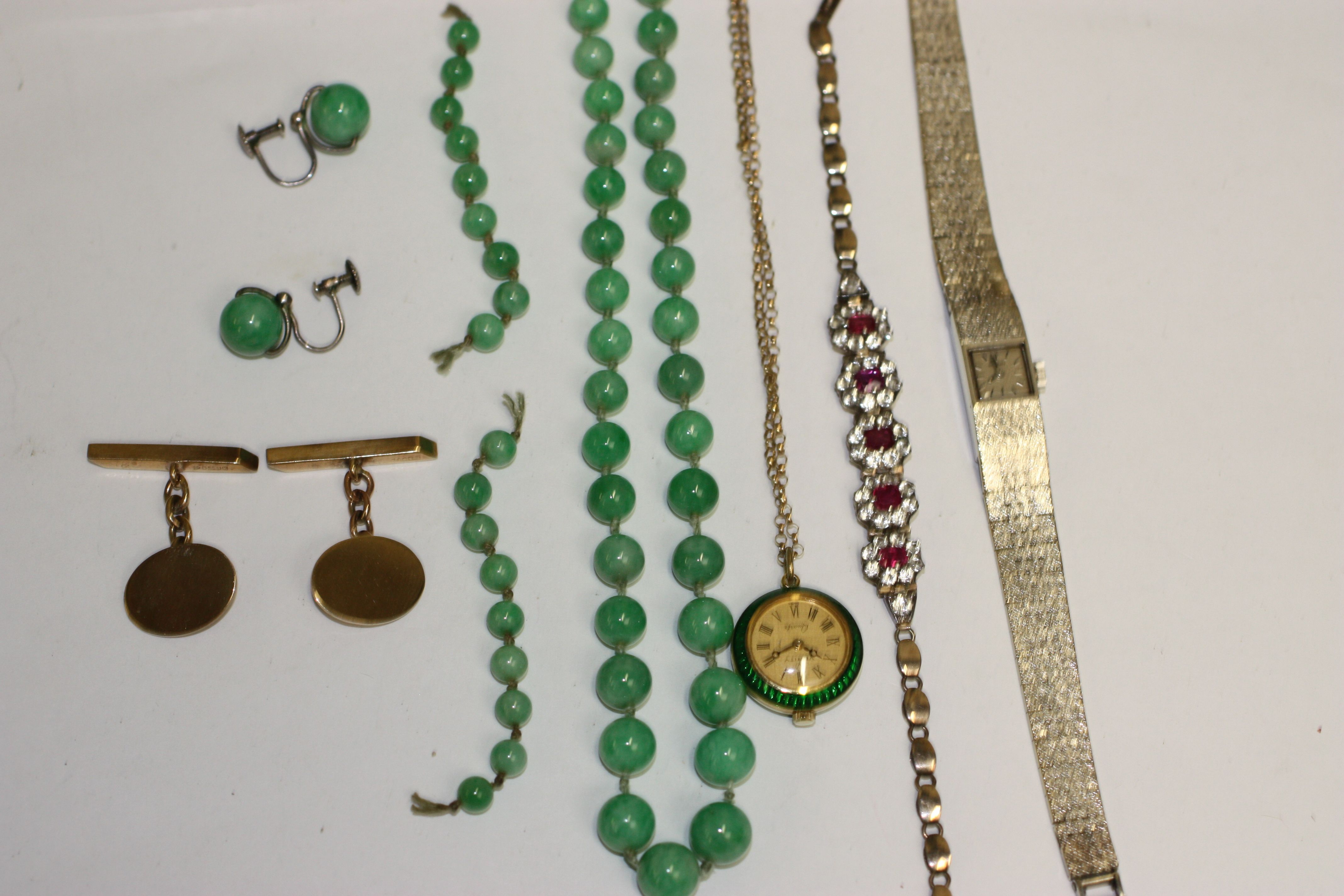 Assorted jewellery,