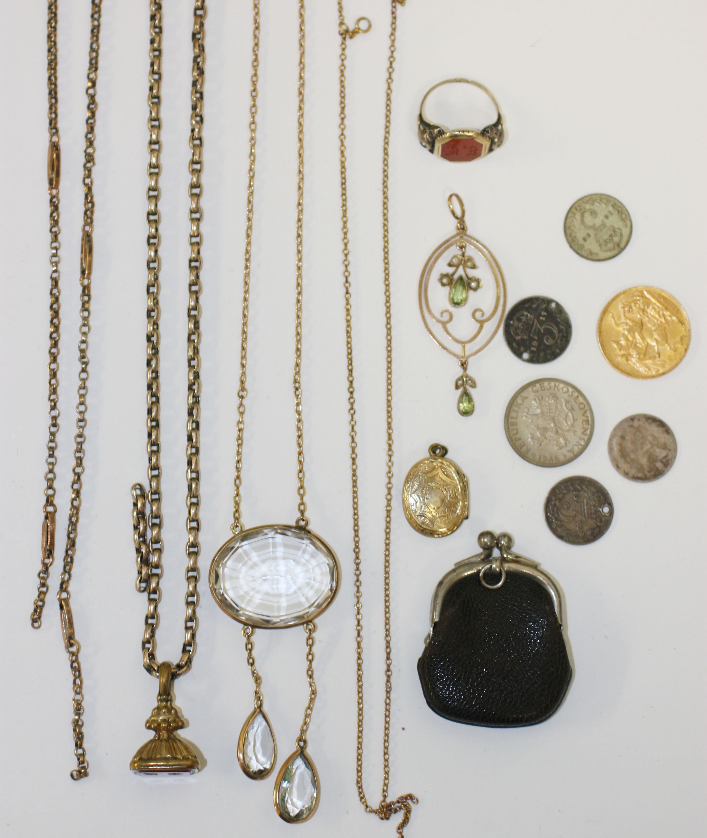 Assorted jewellery,