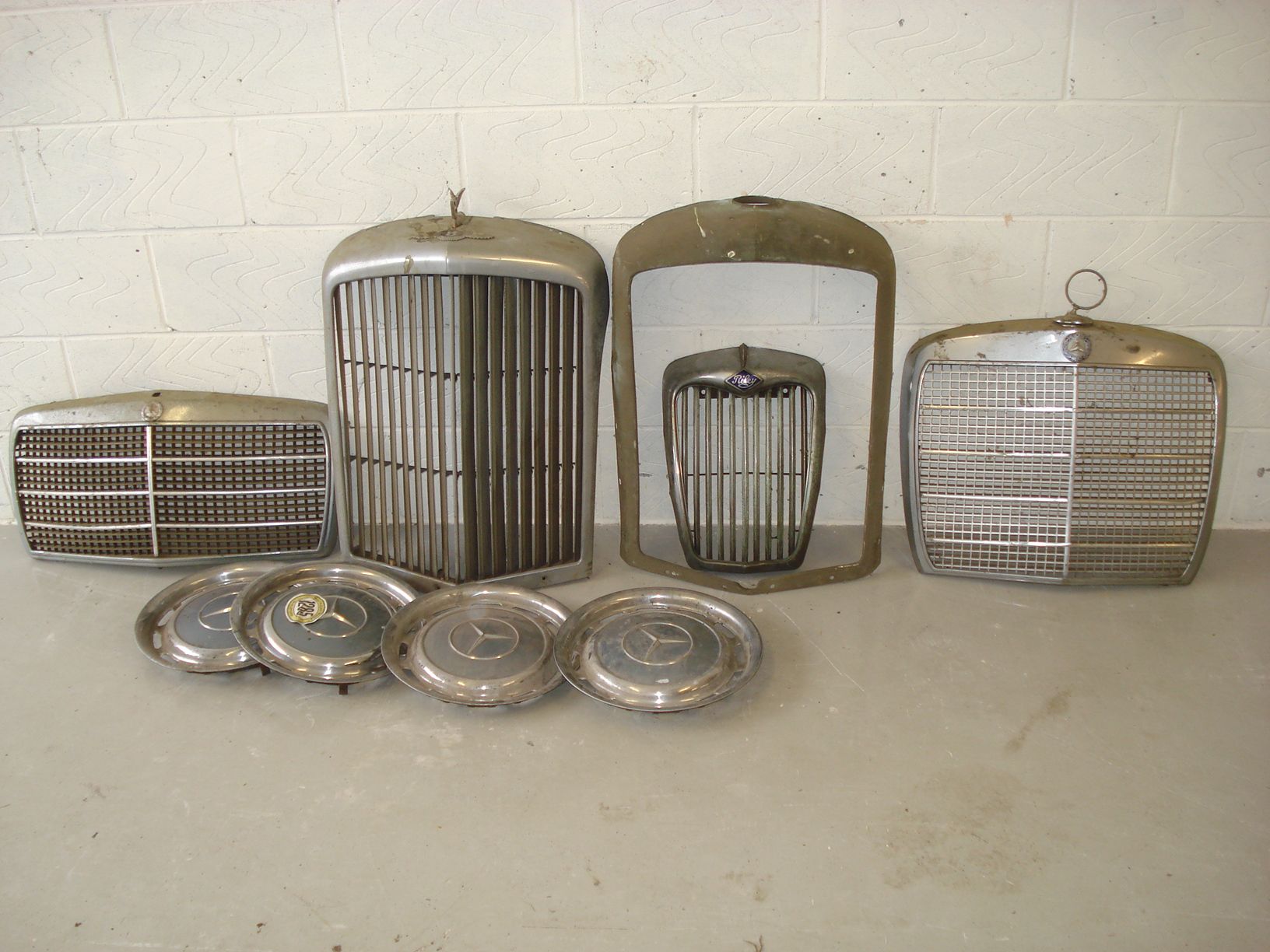 Bonhams Cars : A Bentley S Type radiator shell,