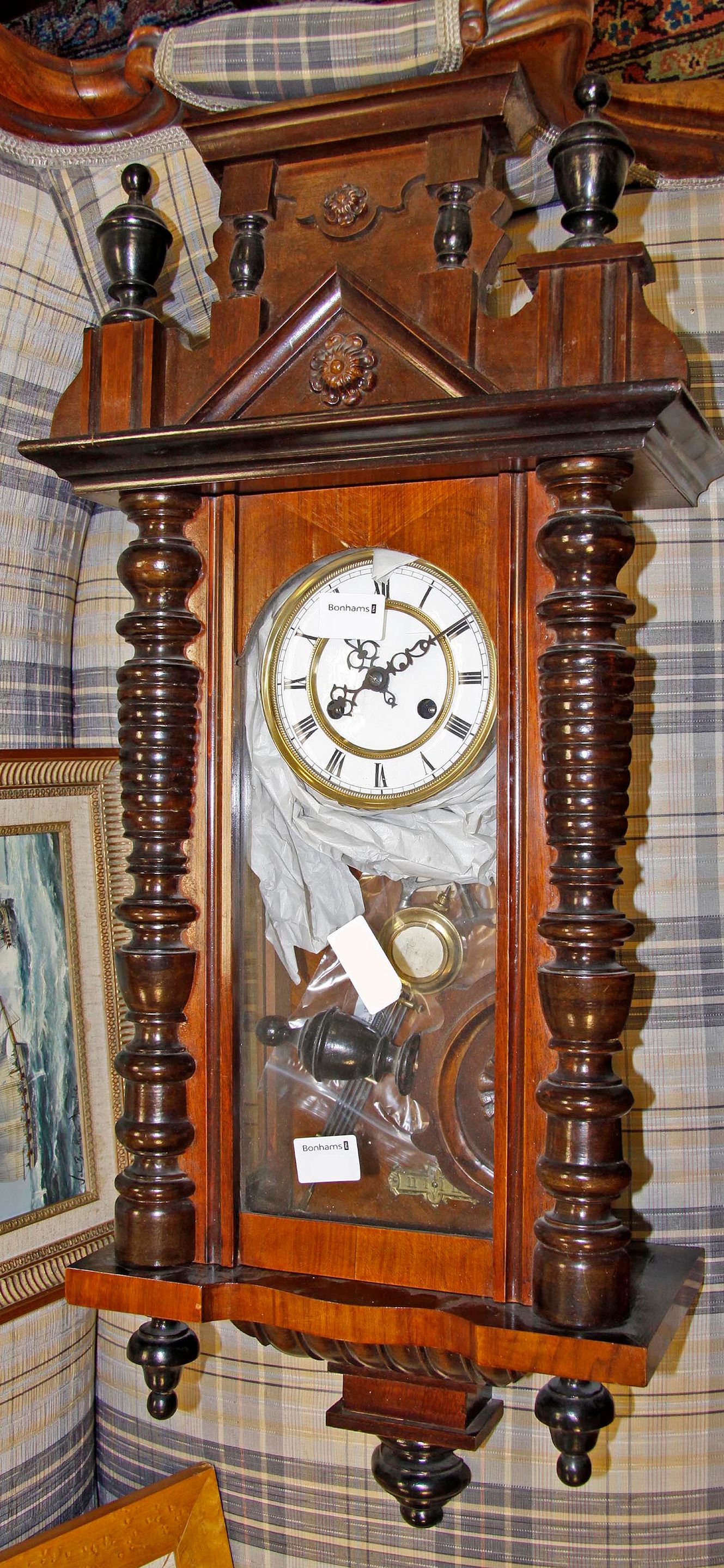 A Vienesse style wall clock