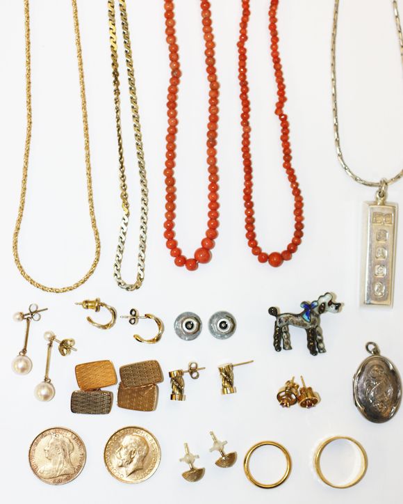 Bonhams A collection of jewellery,