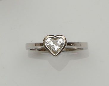 A diamond single stone ring