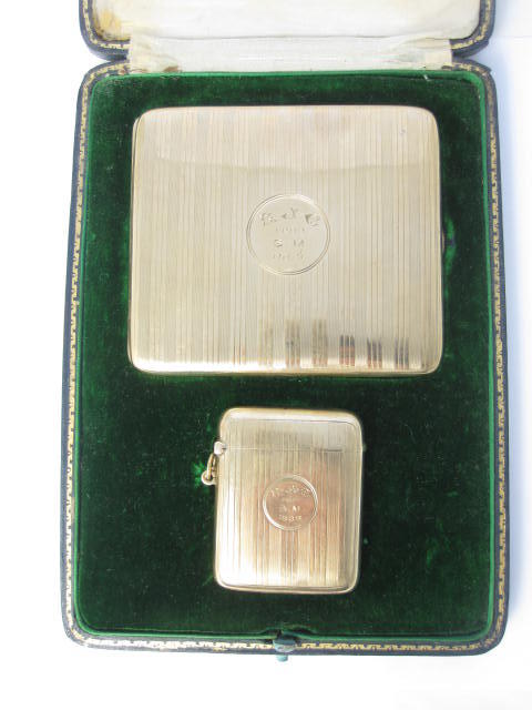 Bonhams : An early 20th century 9ct gold cigarette case and vesta ...