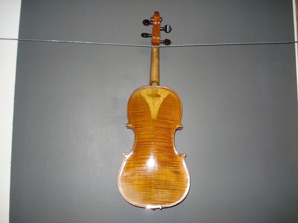 Bonhams A Violin by Perry and Wilkinson, Dublin 1820 (2)