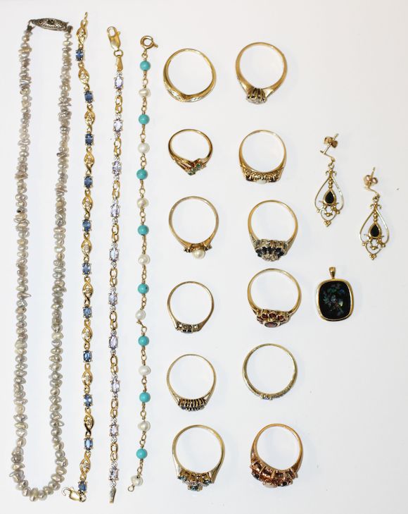 Bonhams Assorted jewellery,