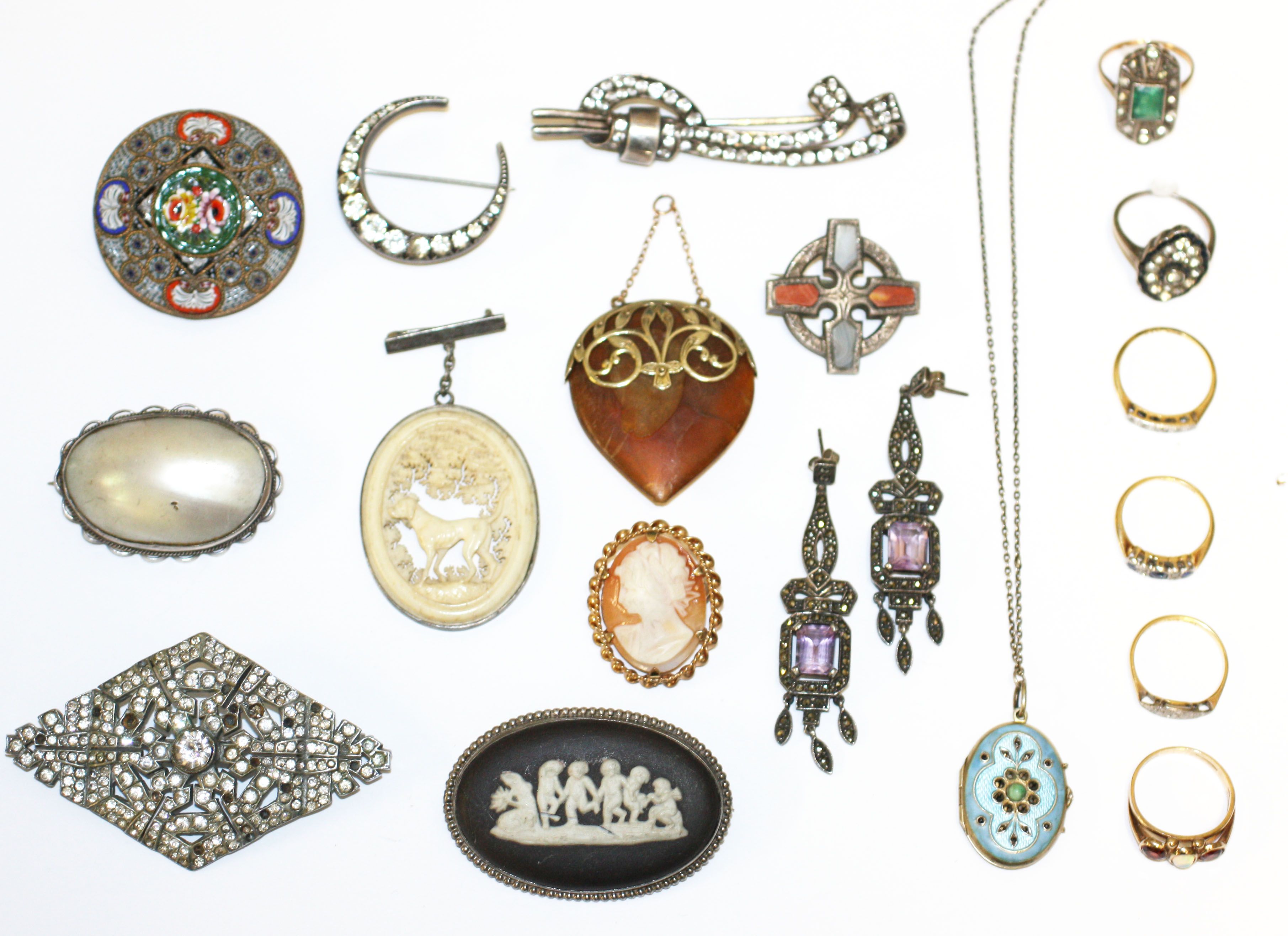 Assorted jewellery