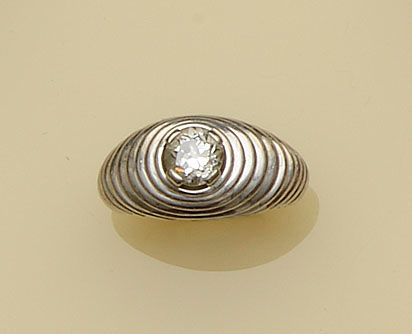 A diamond single stone ring