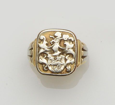 A two colour signet ring