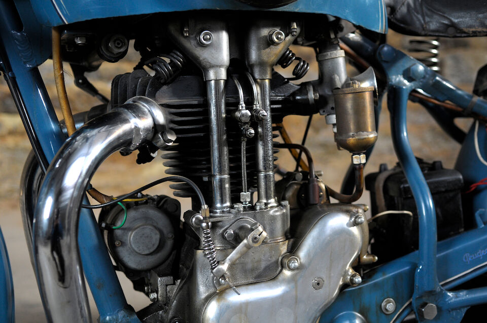 https://images1.bonhams.com/image?src=Images/live/2012-11/20/8677084-8-3.jpg&width=960