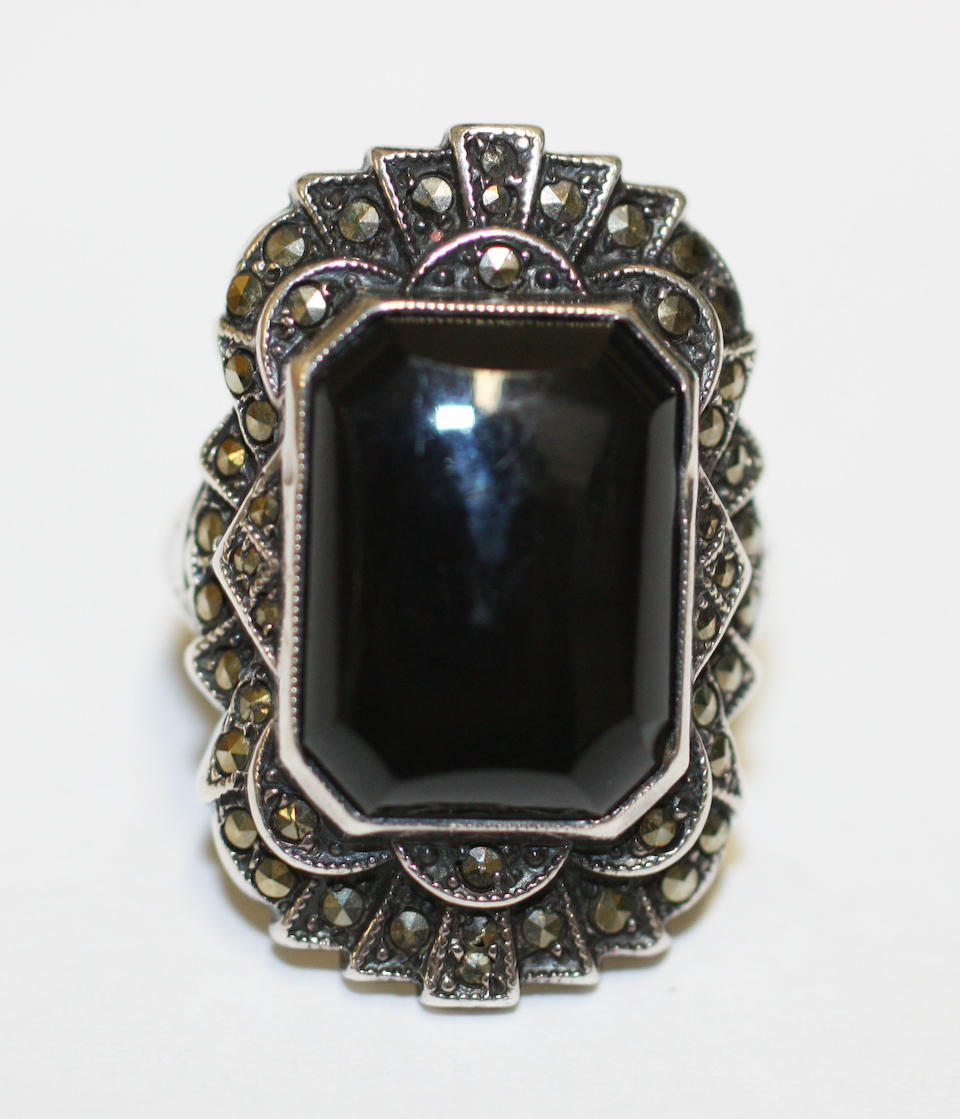Bonhams : Sybil Dunlop: An opal and agate pendant/brooch