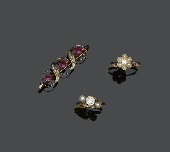 Bonhams : A collection of nine vari gem-set rings and a bar brooch (10)