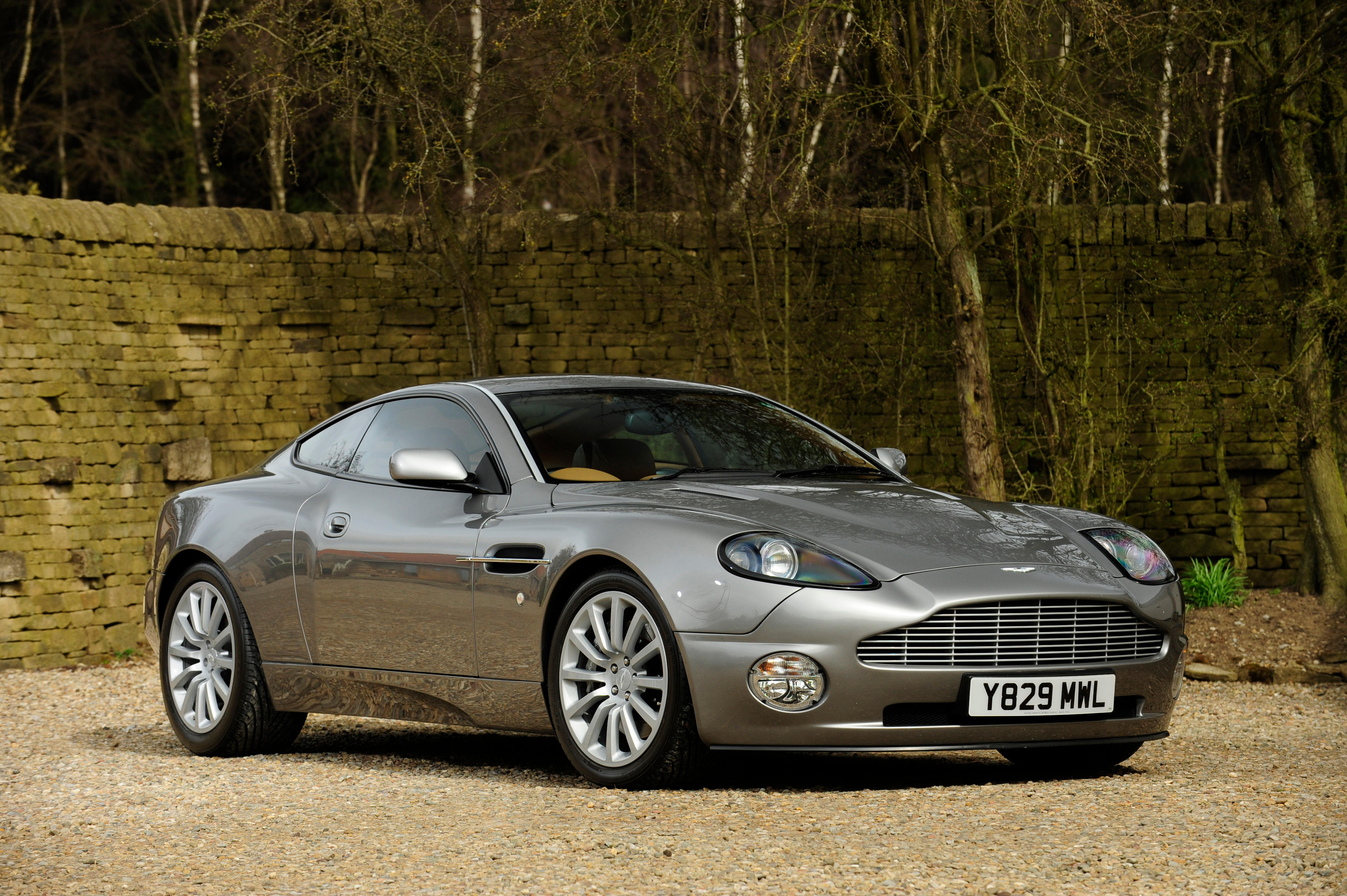 Aston Martin v12 Vanquish 2001