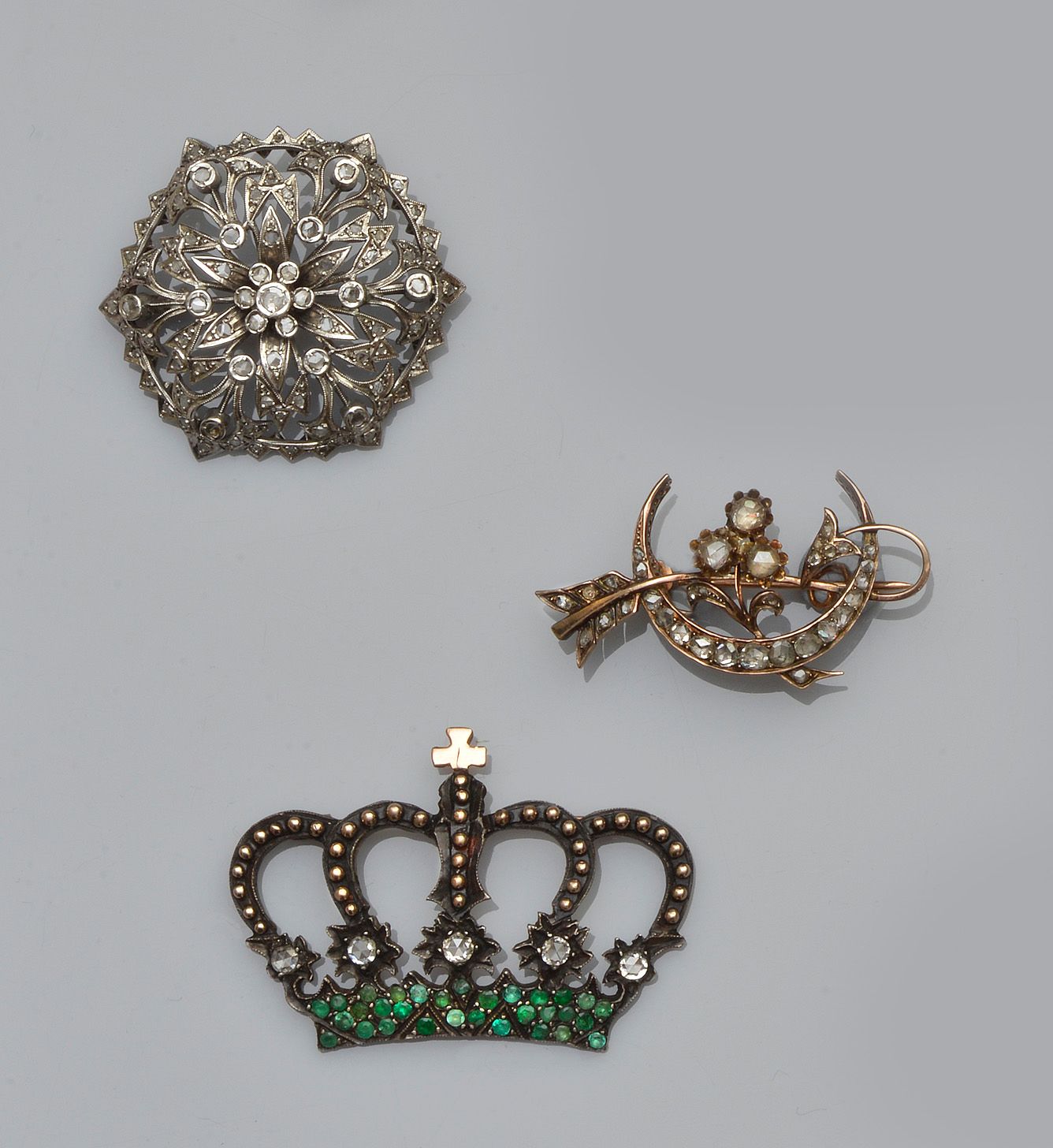 Three gem set brooches (3)