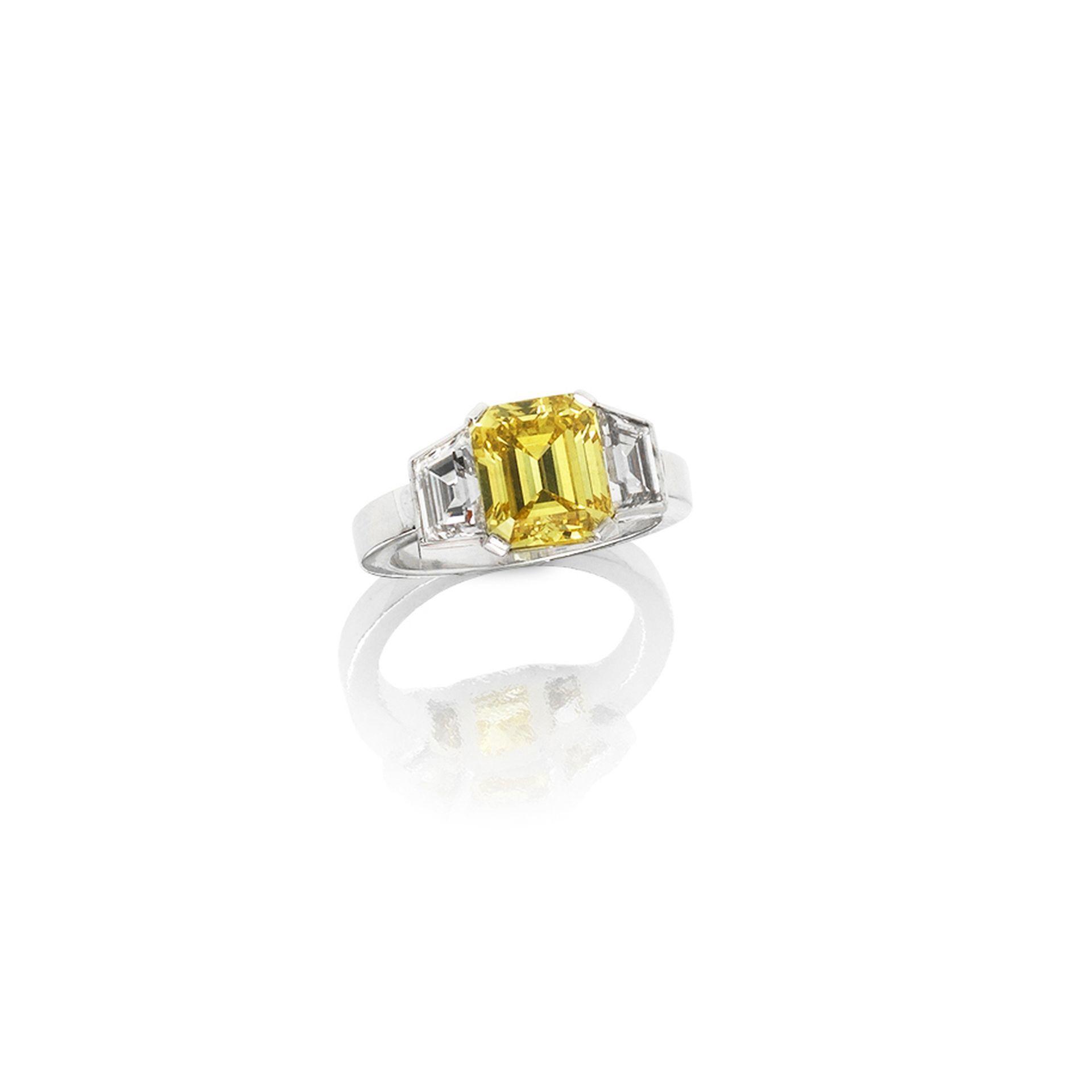 Bonhams : A fancy coloured diamond and diamond ring