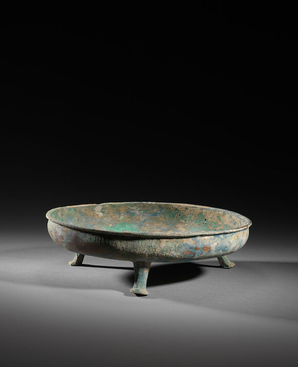 Bonhams : A large archaic bronze tripod basin, pan Eastern Zhou dynasty