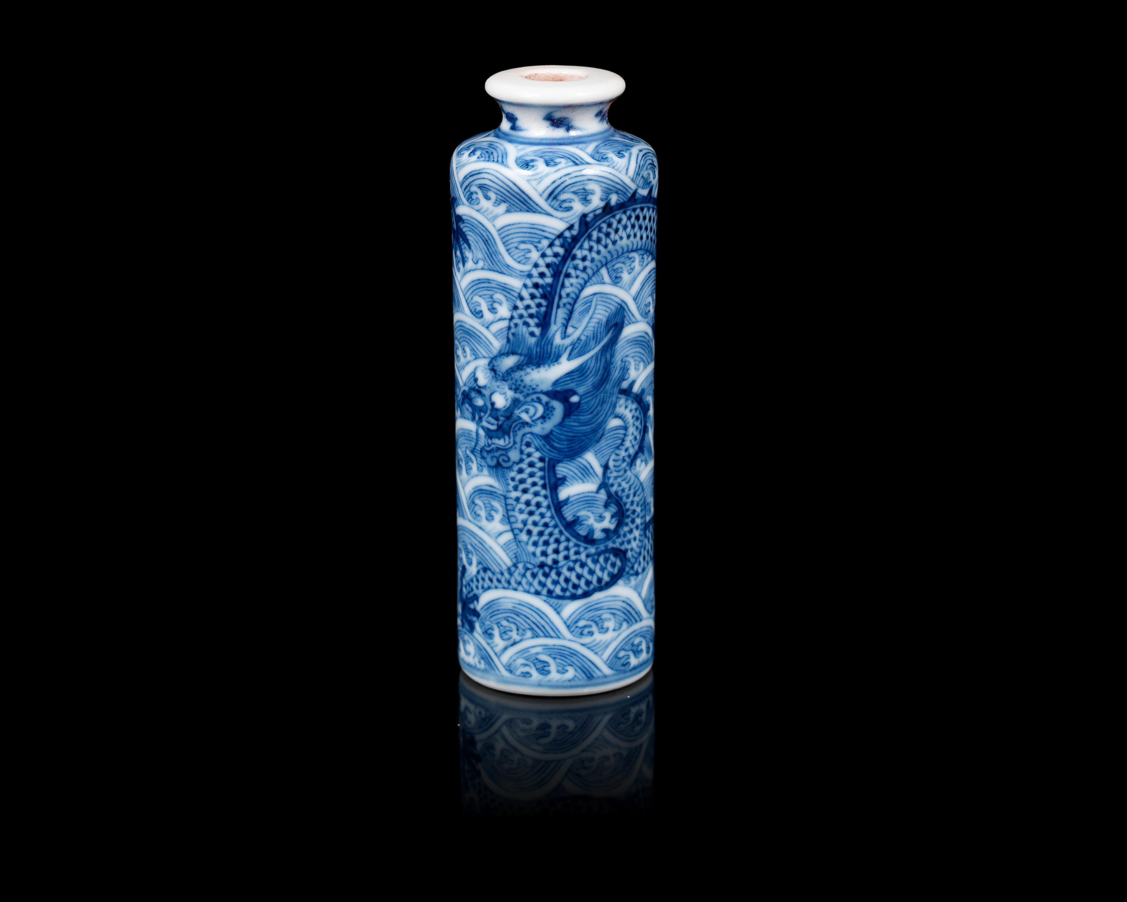 Bonhams : A blue and white cylindrical bottle 19th century