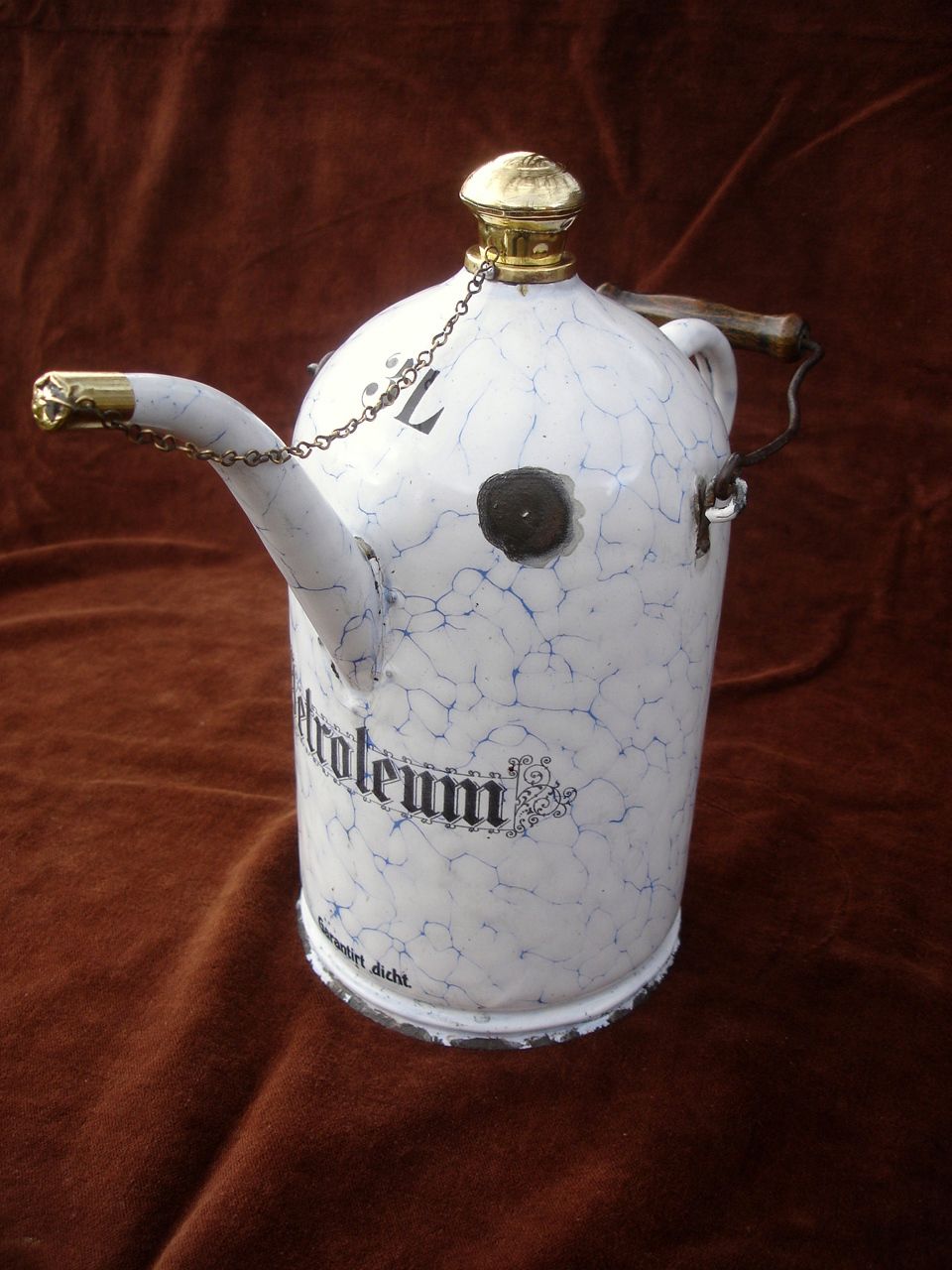 Bonhams A 3 litre Petroleum priming tap kettle, circa 1900,