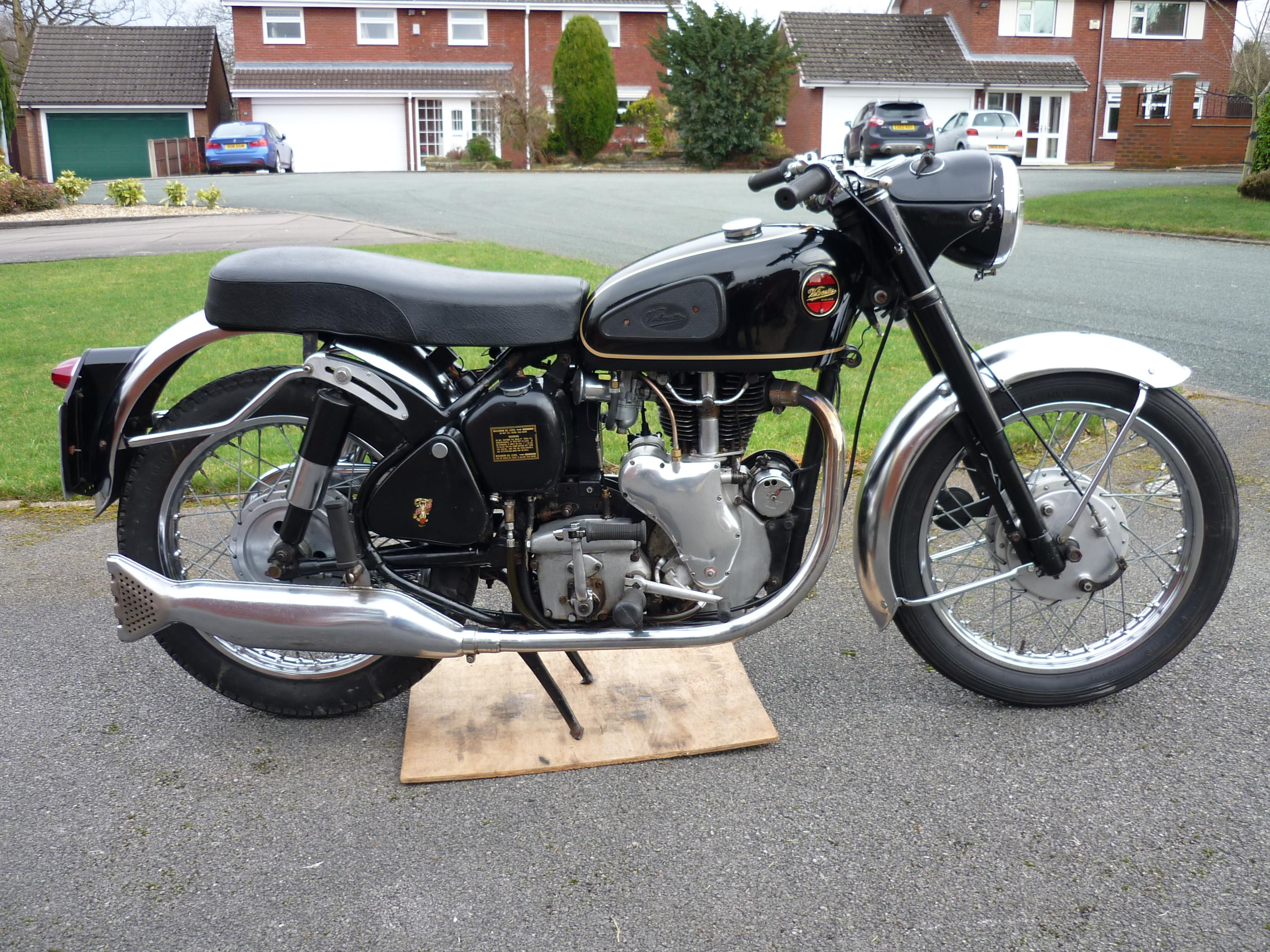 Bonhams Cars : 1960 Velocette 350cc Viper Frame no. RS/13636 Engine no ...