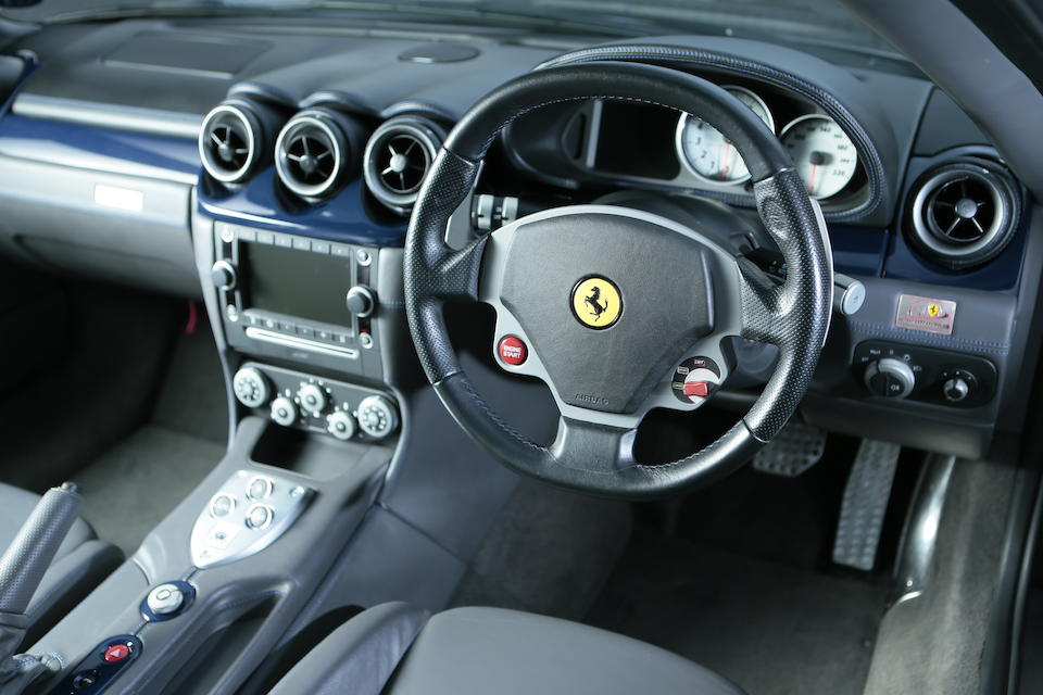 Машина Ferrari 612 Scaglietti салон