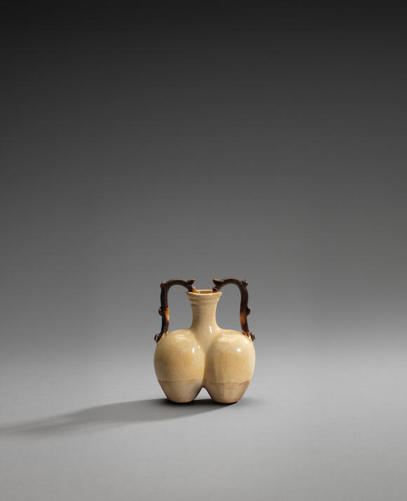 Bonhams An unusual strawglazed miniature double amphora vase Sui Dynasty