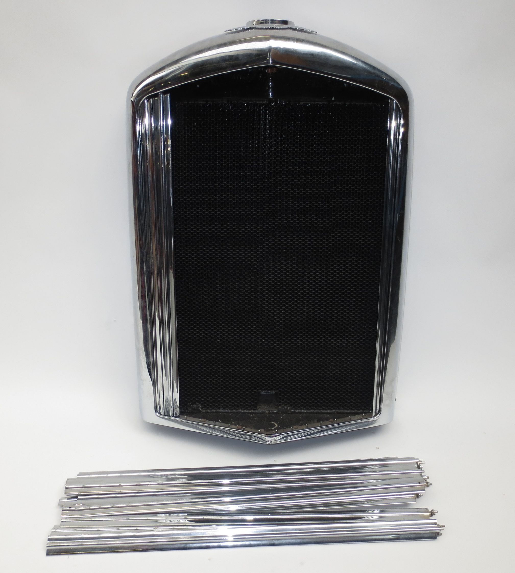 Bonhams Cars : A Bentley 3½ litre radiator,