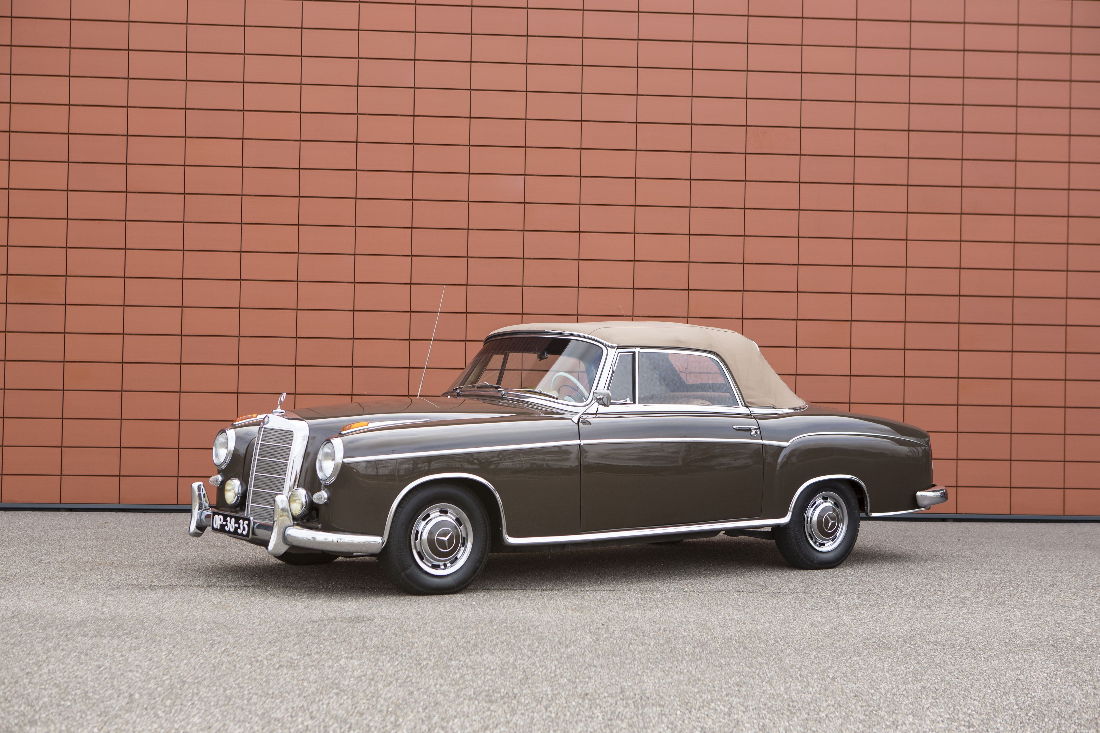 Mercedes 220 Se Coupé W128 1958 Bleu Clair Metallic Modellauto 1:18 Sun