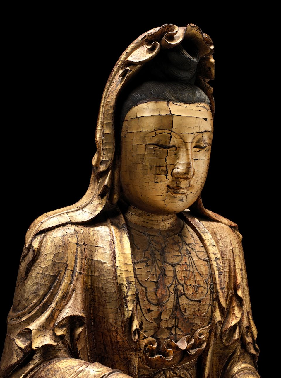 A rare and large gilt-lacquered wood figure of Guanyin 17th/18th century