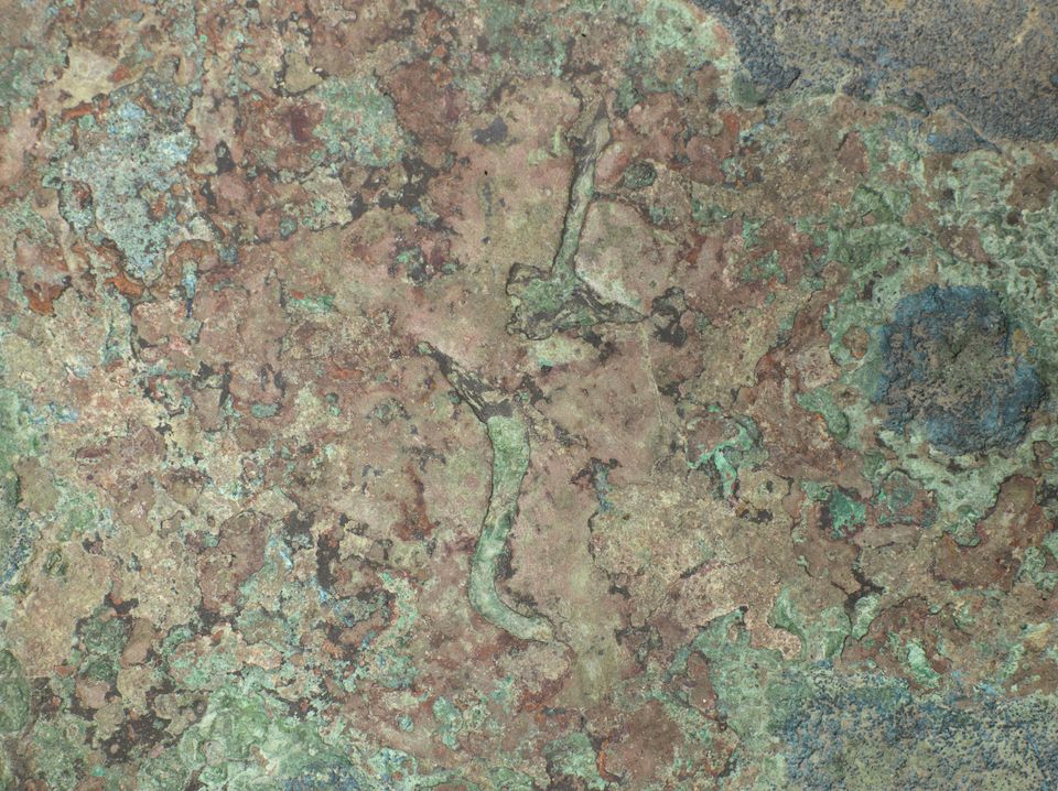 A rare archaic bronze inscribed ritual food vessel, gui Late Shang/early Western Zhou Dynasty 12th-10th century BC (2)