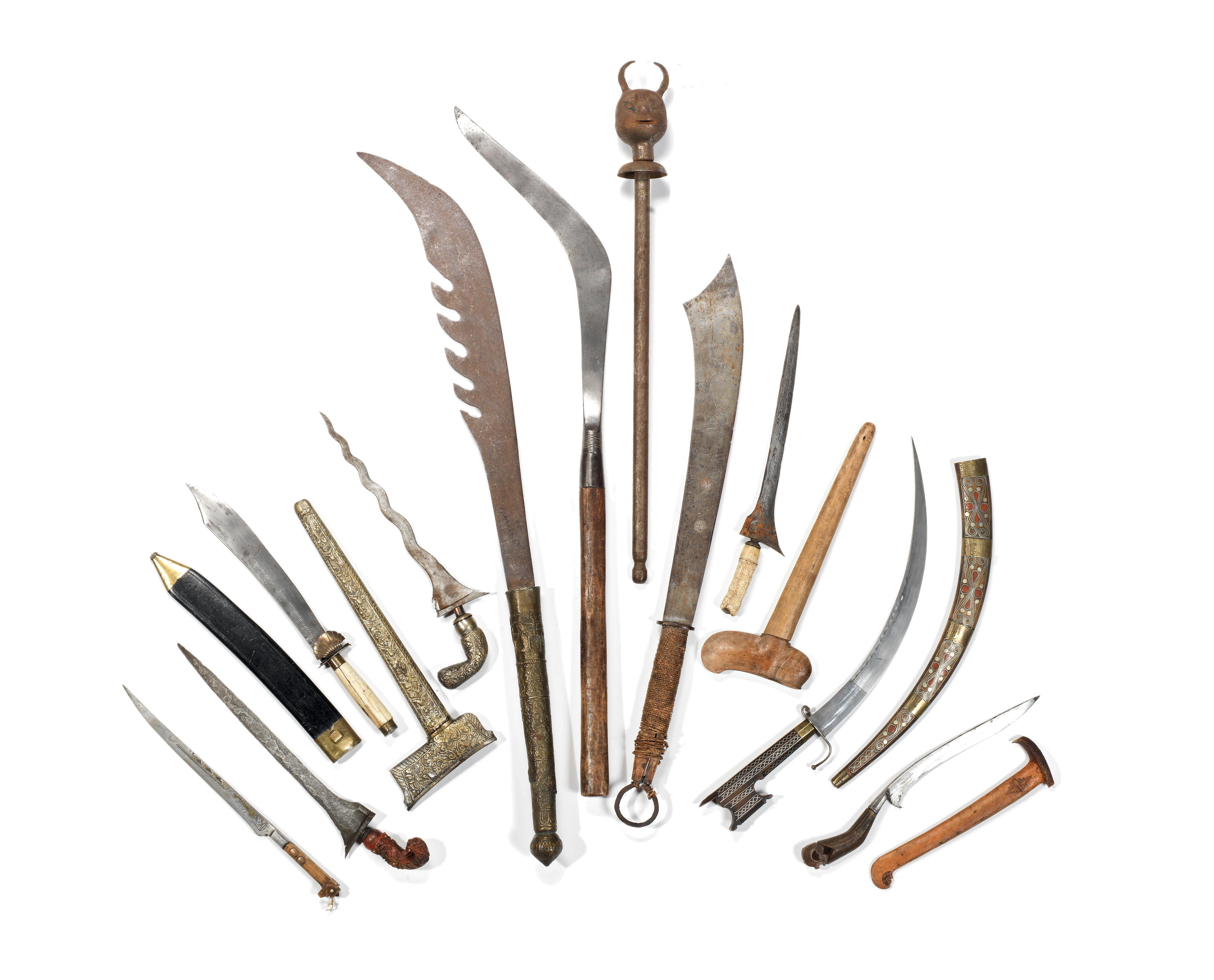 types of bladed weapons