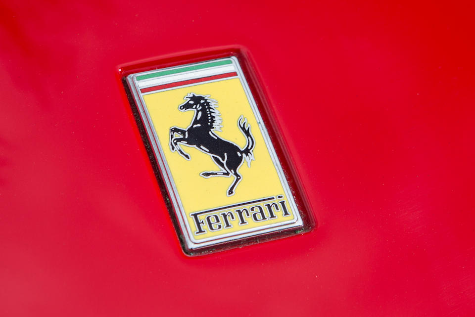 Как выглядит значок ferrari