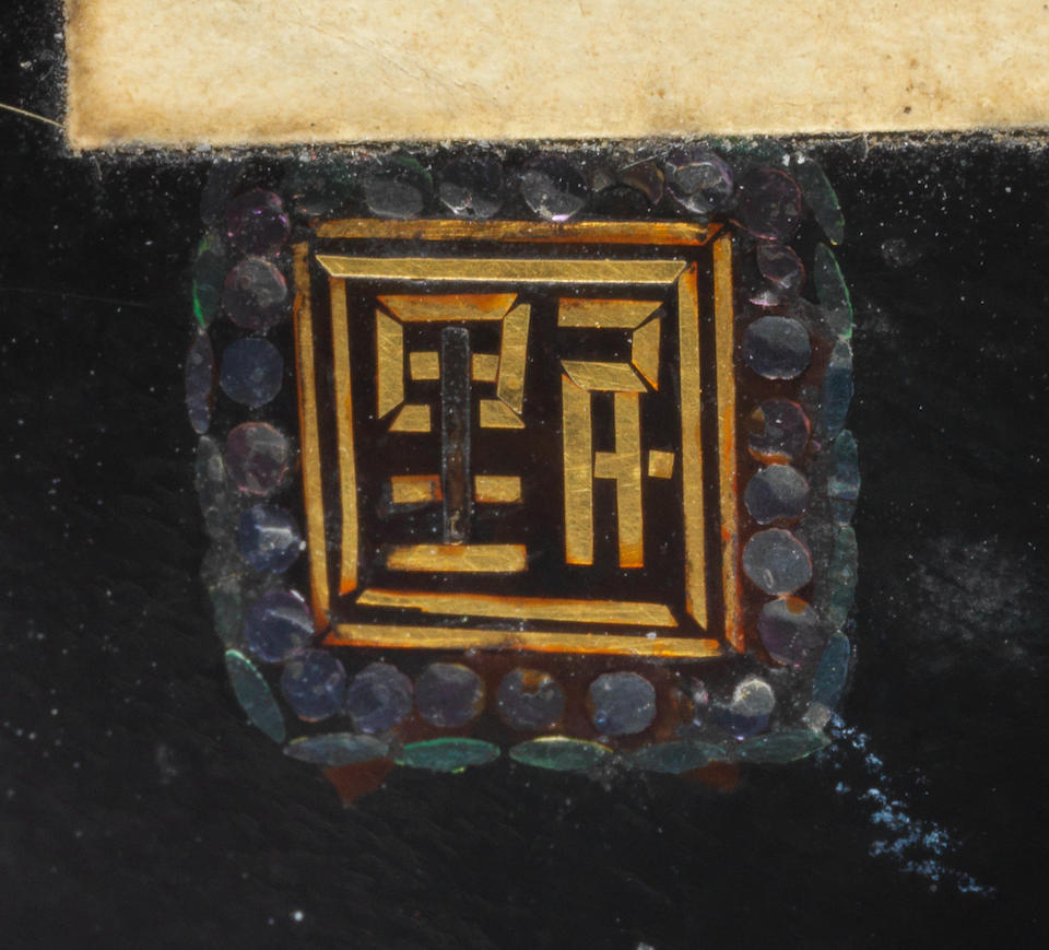 A small lac-burgauté box and cover Qianli two-character mark, 18th century (3)